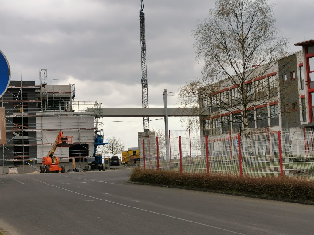 Orion - Brückenverbindung der Gebäude